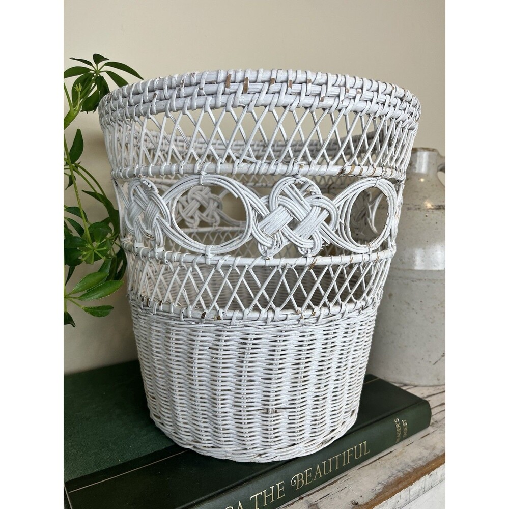 Vintage White Chippy Shabby Chic Woven White Wicker Basket / Boho / Country 10.5